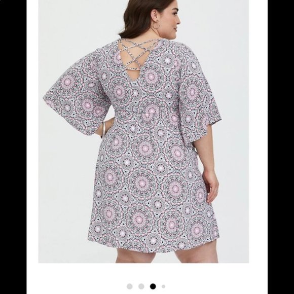 Torrid Ivory Medallion Challis Strappy Dress - Size 1X - Picture 2 of 4